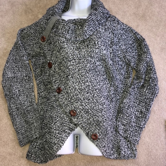 🔘⚠️ONE LEFT⚠️🔘 Heather Gray Buttoned Turtleneck - Picture 8 of 8